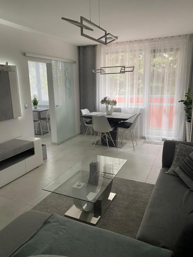 Apartman นิตรา ภายนอก รูปภาพ