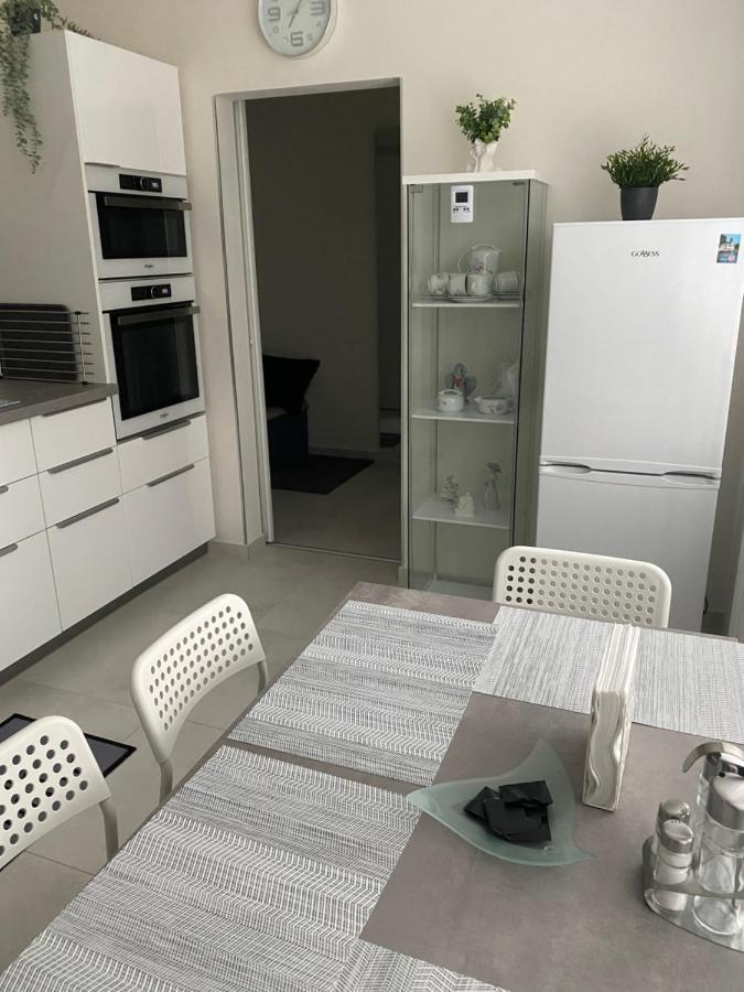 Apartman นิตรา ภายนอก รูปภาพ