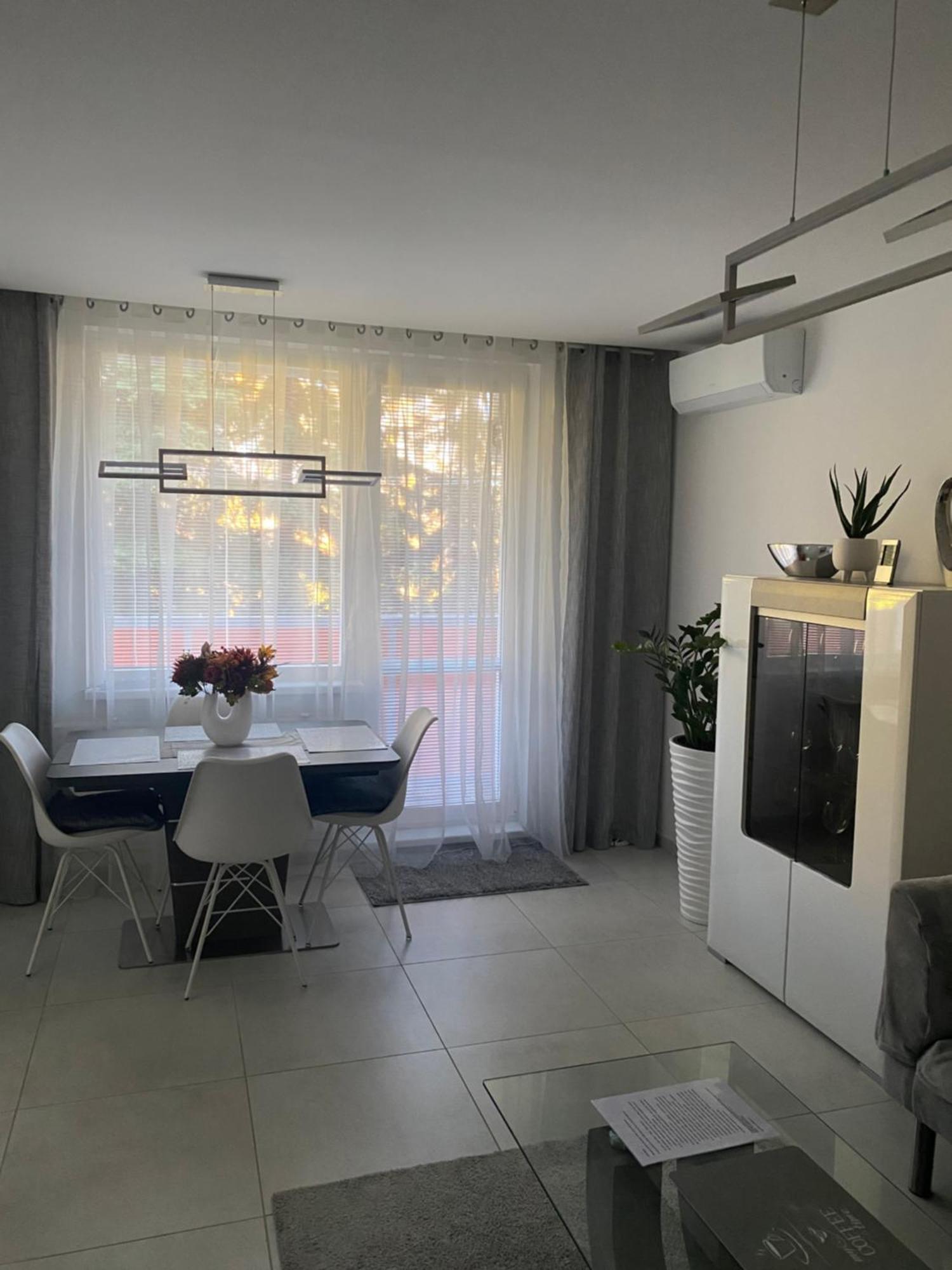 Apartman นิตรา ภายนอก รูปภาพ